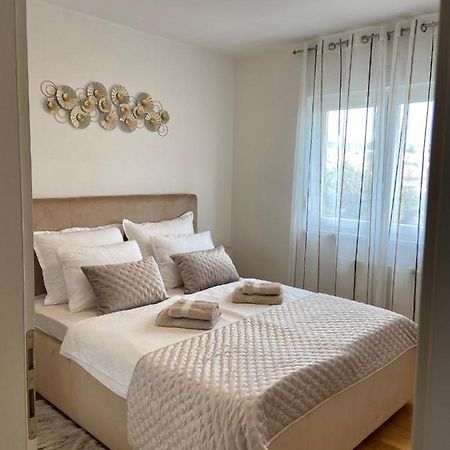 Portview Apartment Rijeka Eksteriør billede