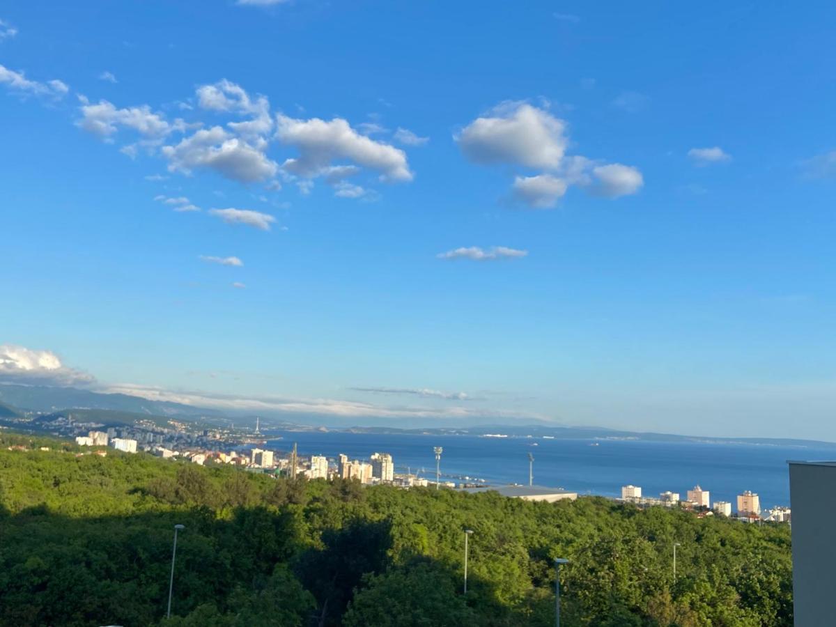 Portview Apartment Rijeka Eksteriør billede